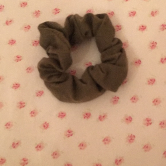 Scrunchie - Picture 1 of 2